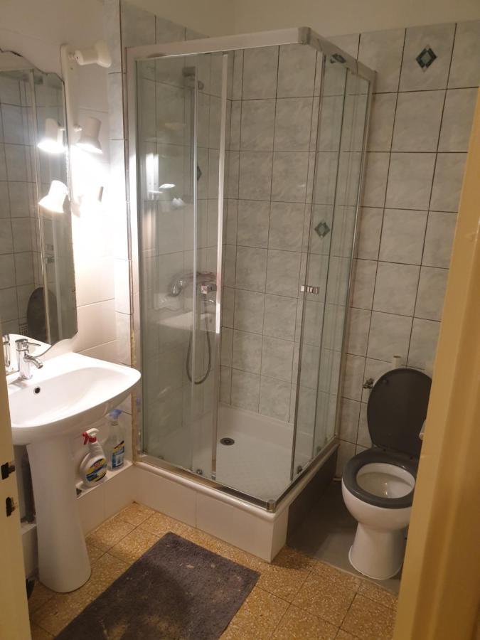 New Cheap Private Room, Kitchen , Overwieuw Sea,tram On Spot, 12 Minutes From Train Station With Tram , In 17 Min Tram , Privee Pas Cher, Cuisine Equipee , Tram Sur Place, Apercu Mer, 12 Min De La Gare De Avec Le Tram, 17 Min