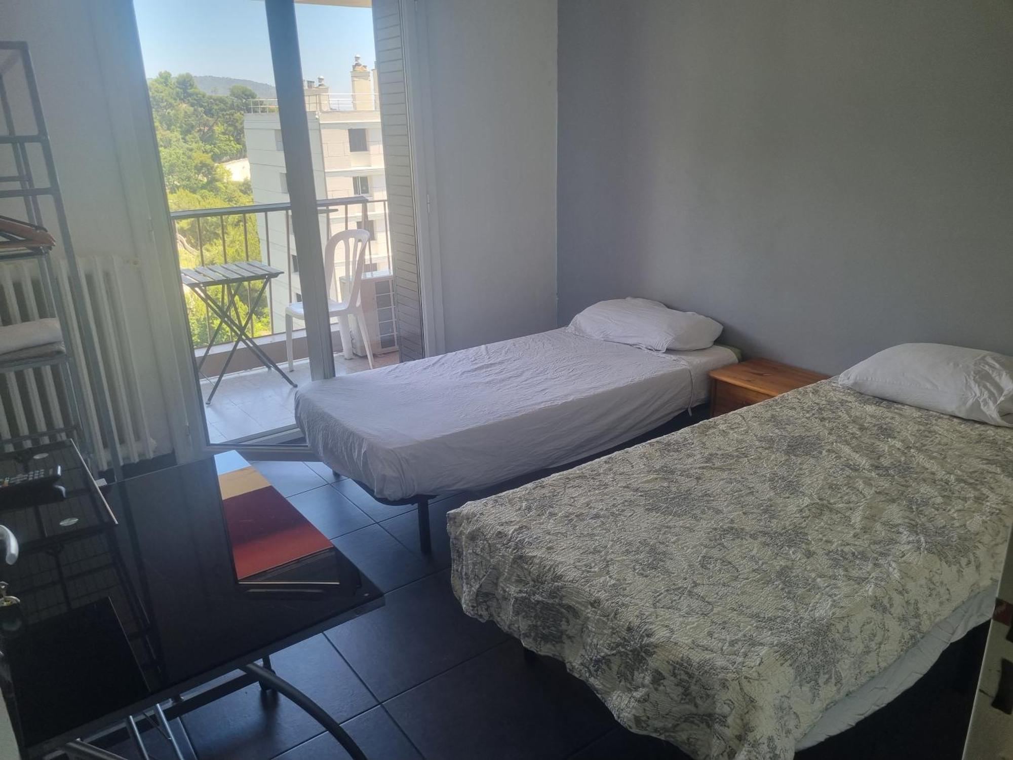 New Cheap Private Room, Kitchen , Overwieuw Sea,tram On Spot, 12 Minutes From Train Station With Tram , In 17 Min Tram , Privee Pas Cher, Cuisine Equipee , Tram Sur Place, Apercu Mer, 12 Min De La Gare De Avec Le Tram, 17 Min *